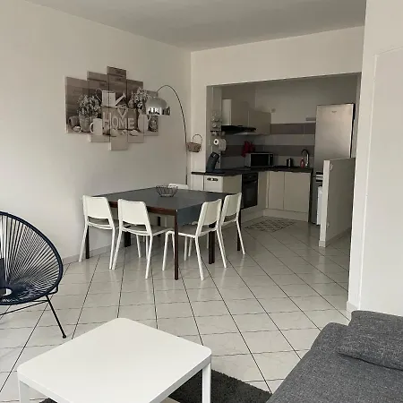 Break En Centre-ville, Proche Commodites Et Sites Naturels - Fr-1-585-77 アパート